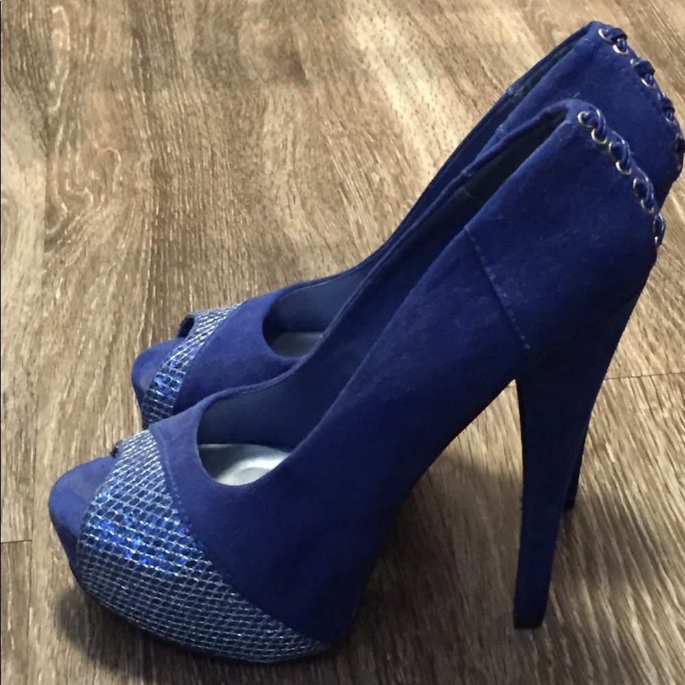 Blue sparkle pump heels. Perfect for NYE